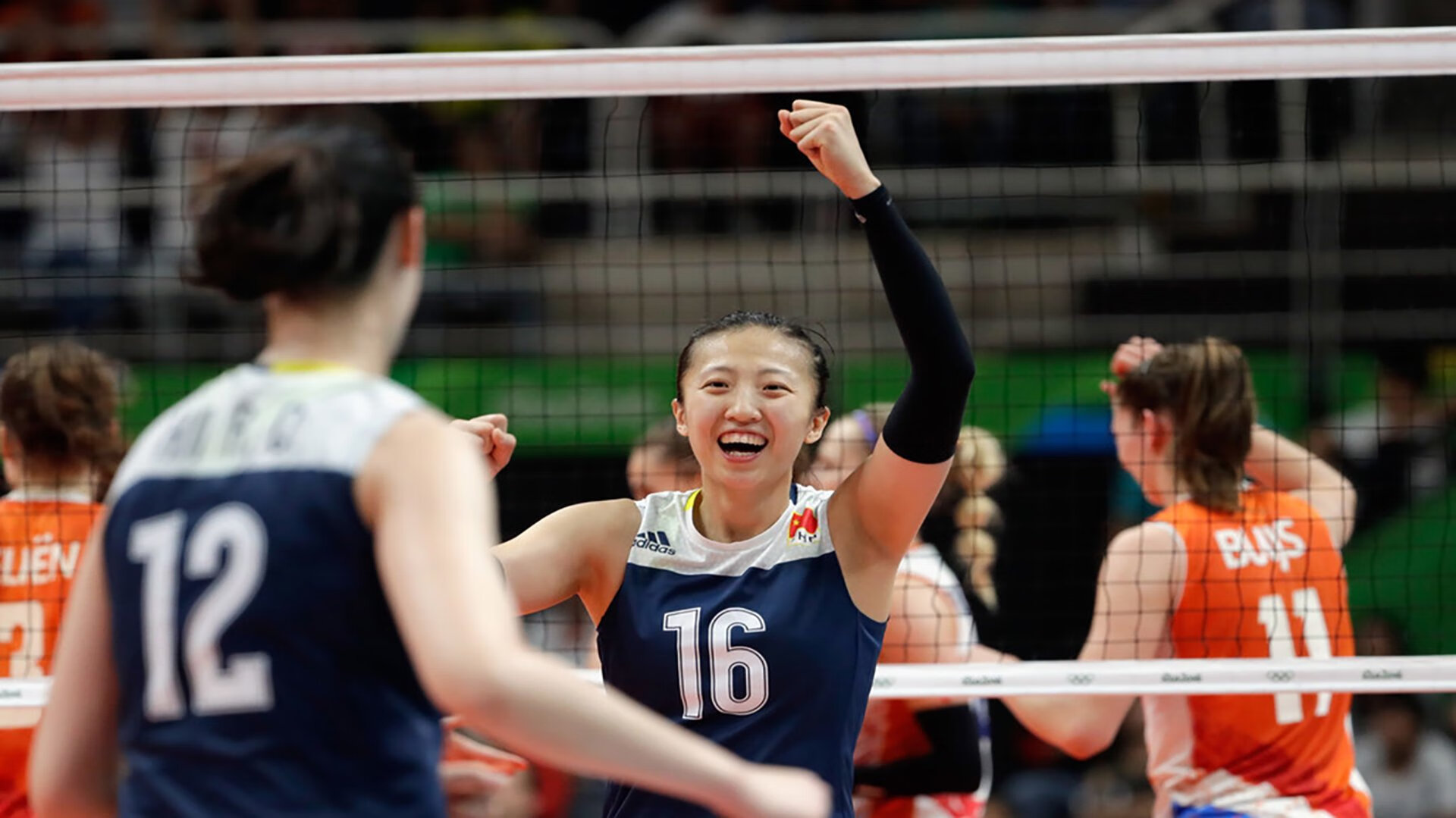 中国长城降临纽约!王哲林狂砍32+18,鹈鹕主场碾压尼克斯豪取五连胜